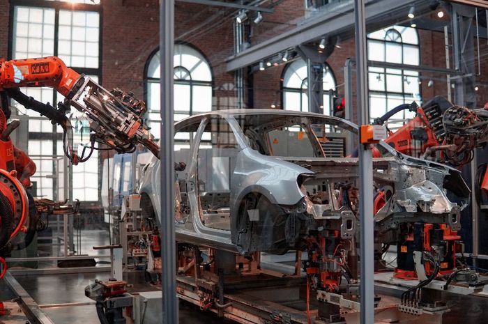 Industri Otomotif Pamerkan Teknologi Canggih  AI