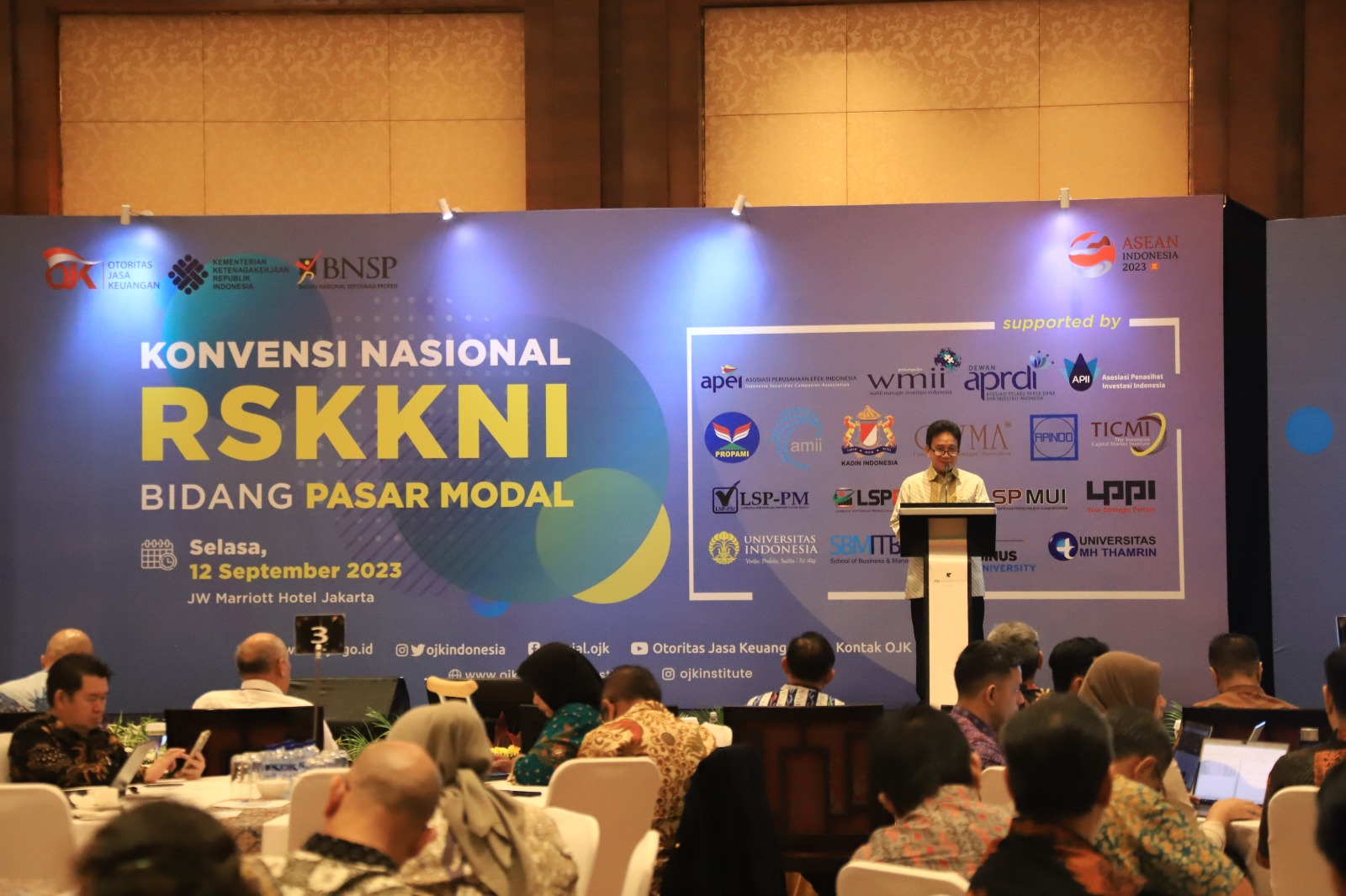 OJK Menyusun Rancangan Standar Kompetensi Kerja Nasional untuk Tingkatkan Kualitas SDM Pasar Modal